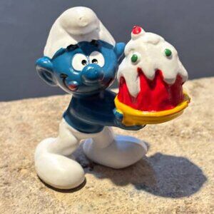 Vintage 1978 Smurfs Peyo Schleich Birthday Cake Baker PVC Figurine